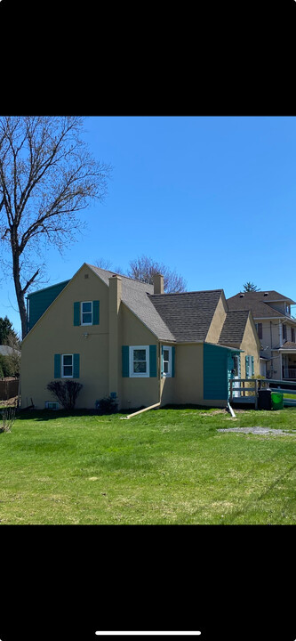 66 Park St in Dallas, PA - Building Photo