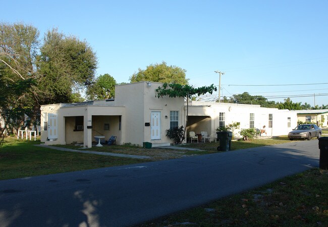 1380 SW 3rd Ave in Dania Beach, FL - Building Photo - Building Photo