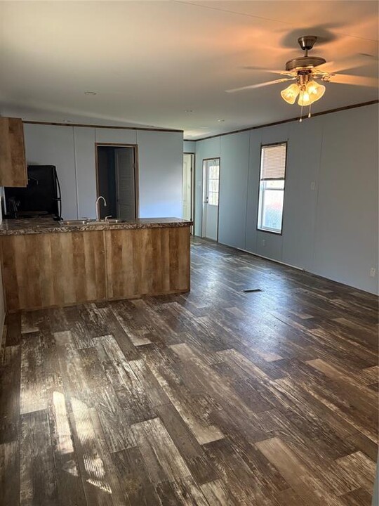 2600 Horn Rd in Bay City, TX - Foto de edificio