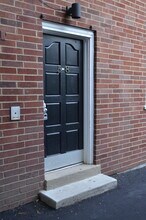 2116 Kemper Ln, Unit 9 in Cincinnati, OH - Building Photo - Building Photo