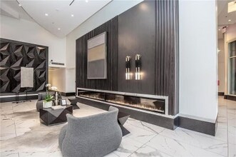 400 W Peachtree St NW in Atlanta, GA - Foto de edificio - Building Photo