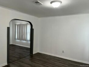 15863 Kentucky St in Detroit, MI - Building Photo - Building Photo