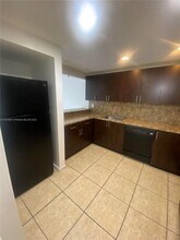 6930 Miami Gardens Dr in Hialeah, FL - Building Photo - Building Photo