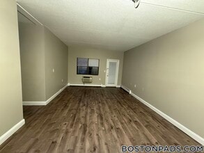 757 Highland Ave in Needham, MA - Foto de edificio - Building Photo