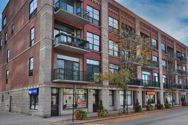 property at 841 W Monroe St