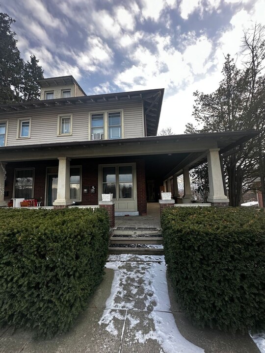 314 Maple St-Unit -1st Floor in Lebanon, PA - Building Photo