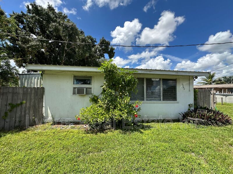 1746 Pacific Ave in North Fort Myers, FL - Building Photo