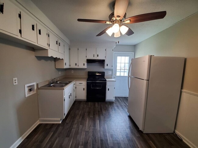 145 Tandy Dr in Clarksville, TN - Foto de edificio - Building Photo