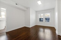 5742 N Milwaukee Ave, Unit 2A in Chicago, IL - Building Photo - Building Photo