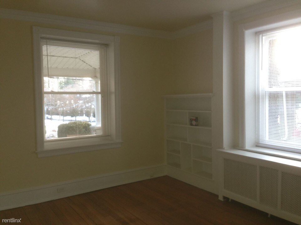 215 Washington Ln in Jenkintown, PA - Building Photo