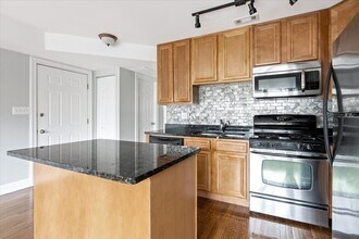 1343 W Winona St in Chicago, IL - Building Photo - Building Photo