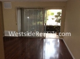 15344 Weddington St, Unit 103 in Sherman Oaks, CA - Building Photo