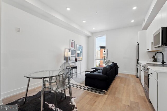3037 Richmond St-Unit -201 in Philadelphia, PA - Building Photo - Building Photo