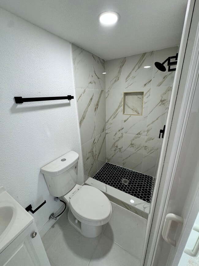 property at 1721 Manor Dr