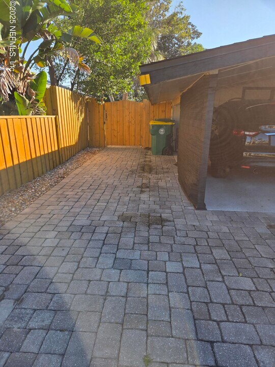 1811 Eastern Dr in Jacksonville Beach, FL - Building Photo