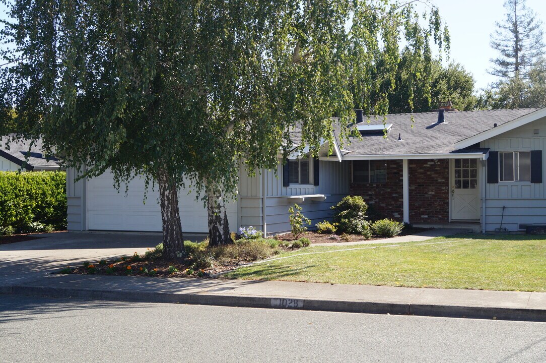 1028 Sanders Dr in Moraga, CA - Building Photo
