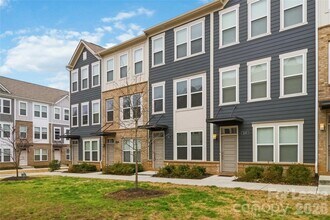 3011 Citizens Ln in Charlotte, NC - Building Photo - Building Photo