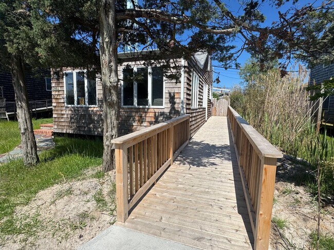 property at 917 Evergreen Walk