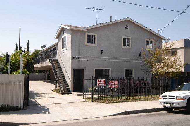 11908 Vanowen St in North Hollywood, CA - Building Photo - Building Photo