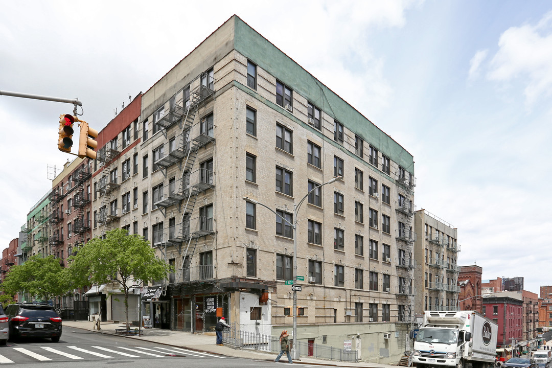 129 E 102nd St in New York, NY - Building Photo