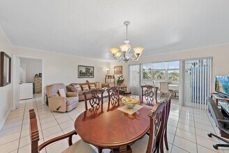 225 Bonnie Blvd in Palm Springs, FL - Building Photo - Building Photo