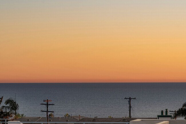 205 W Avenida San Antonio in San Clemente, CA - Building Photo - Building Photo