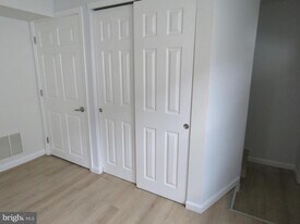 1060 Elwood Ave in Bensalem, PA - Building Photo