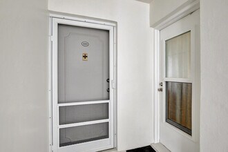 2555 NE 11th St in Fort Lauderdale, FL - Foto de edificio - Building Photo