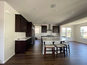 427 Avignon Way in Stockton, CA - Building Photo - Building Photo