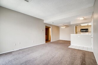 7100 W Pirates Cove Rd in Las Vegas, NV - Building Photo - Building Photo