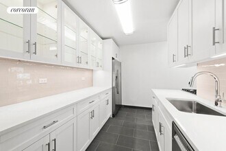 177 E 75th St in New York, NY - Building Photo - Building Photo