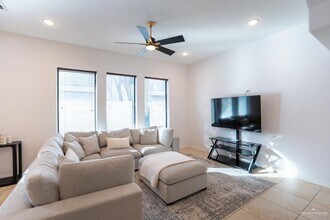 21 S 5th St in McAllen, TX - Building Photo - Building Photo