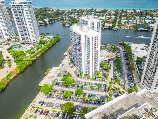 20505 E Country Club Dr in Aventura, FL - Building Photo - Building Photo