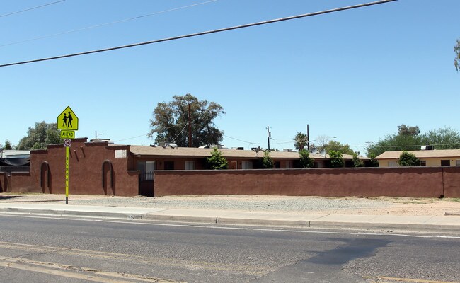 2214 N 36th St in Phoenix, AZ - Foto de edificio - Building Photo