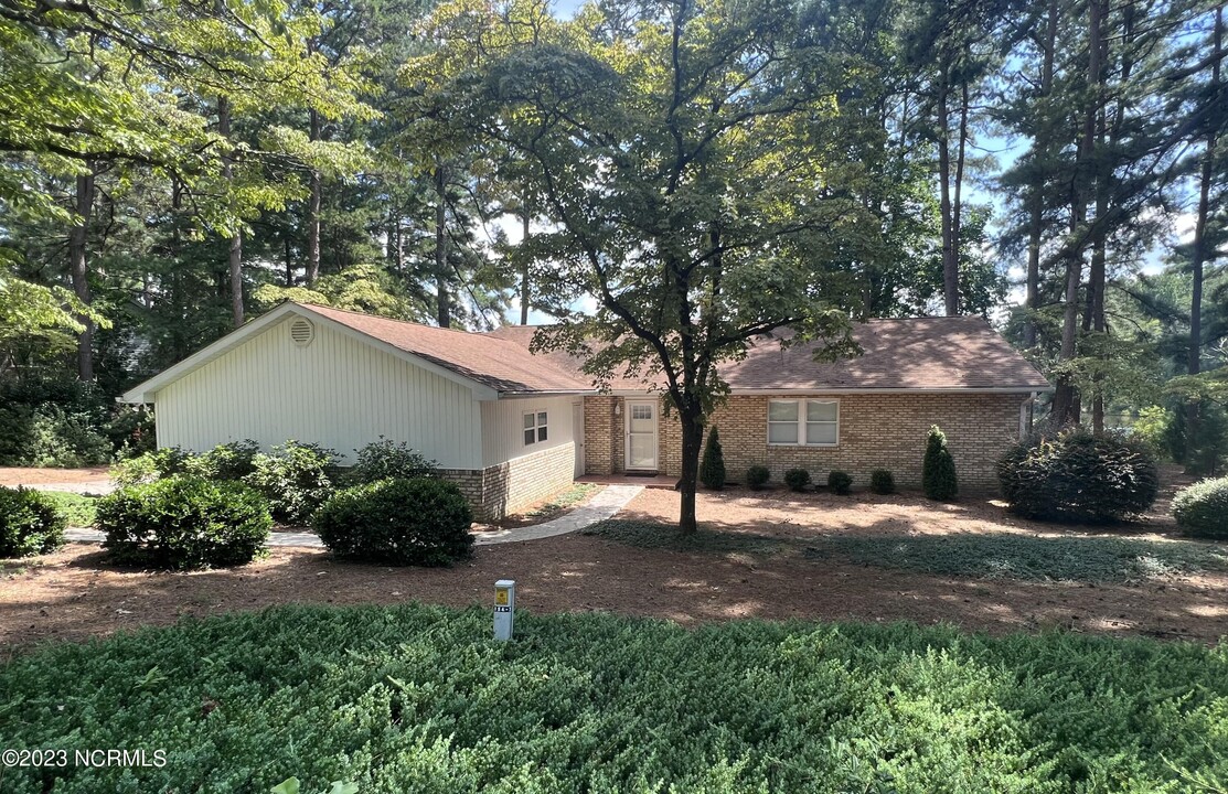 60 Gingham Ln in Pinehurst, NC - Building Photo