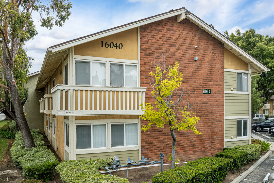 Summer Woods Condominium in Whittier, CA - Building Photo