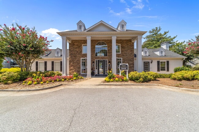 Heights at New Garden in Greensboro, NC - Foto de edificio - Building Photo
