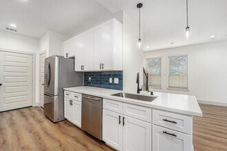 6425 Anderson Rd in Houston, TX - Building Photo - Building Photo
