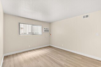 MAGNOLIA WEST APARTMENTS- RIVERSIDE, CA in Riverside, CA - Foto de edificio - Building Photo