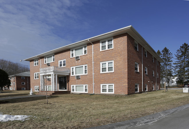 Hampton Arms Apartments in Hampton, NH - Building Photo - Building Photo