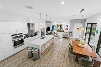 4420 NW 81st Ave in Doral, FL - Building Photo - Building Photo