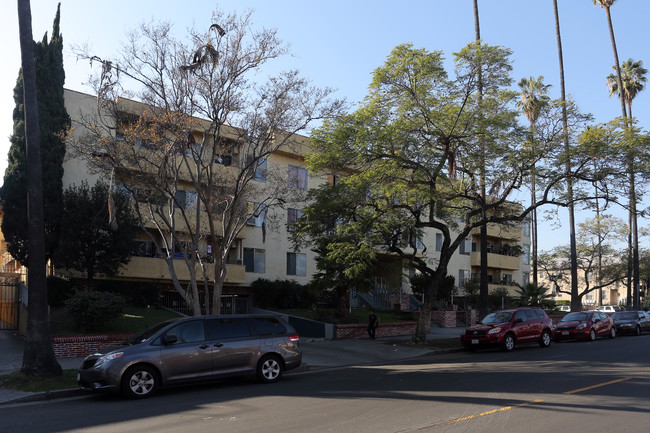 Eleven Eleven Apartments in Los Angeles, CA - Foto de edificio - Building Photo