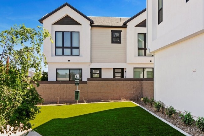 56th at Arcadia in Phoenix, AZ - Foto de edificio - Building Photo