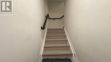 522 Clearbrook Dr in Ottawa, ON - Building Photo - Building Photo