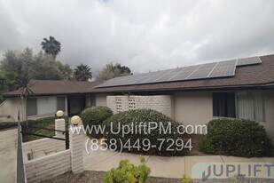 2363-2369-2369 Snead Dr in Oceanside, CA - Building Photo