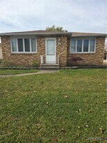 30 Nassau Ln in Cheektowaga, NY - Building Photo