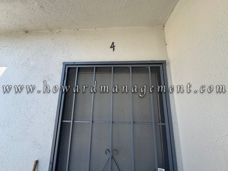 4240 S Centinela Ave in Los Angeles, CA - Foto de edificio