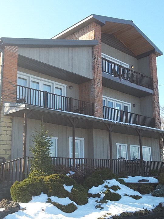 125 Water St, Unit River View in Louisiana, MO - Building Photo