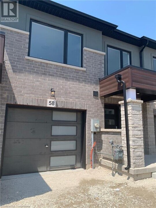 155 Equestrian Way in Cambridge, ON - Building Photo
