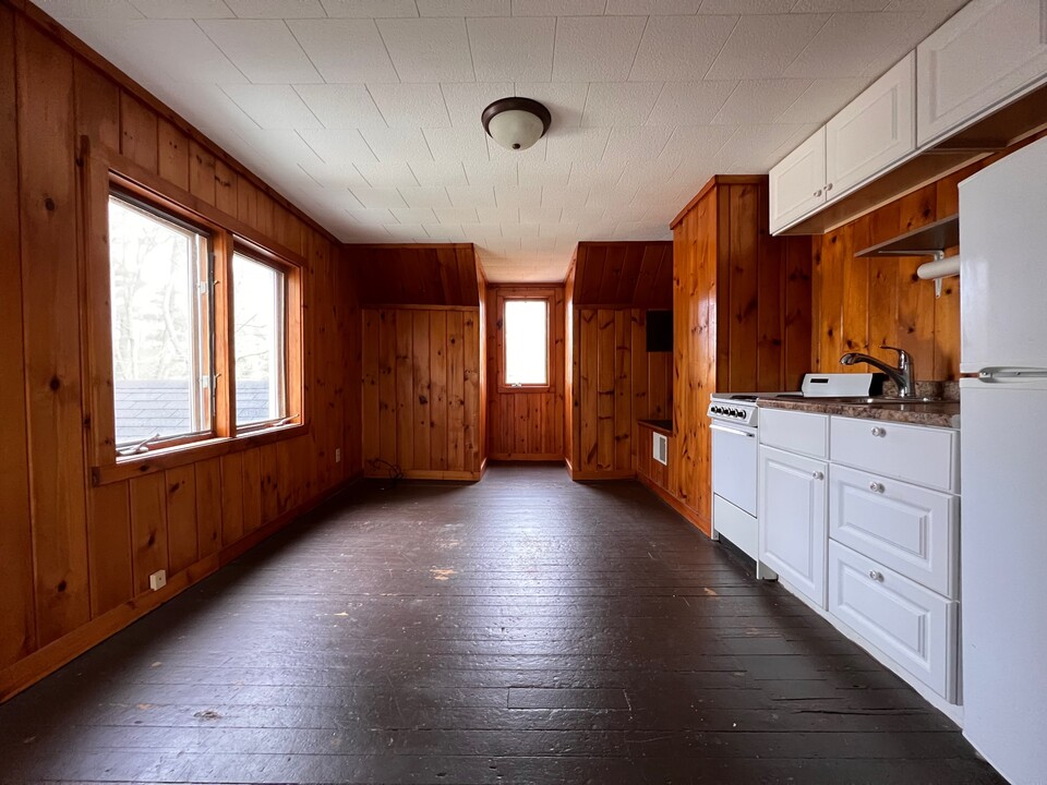 1428 Cass St, Unit B in Traverse City, MI - Building Photo
